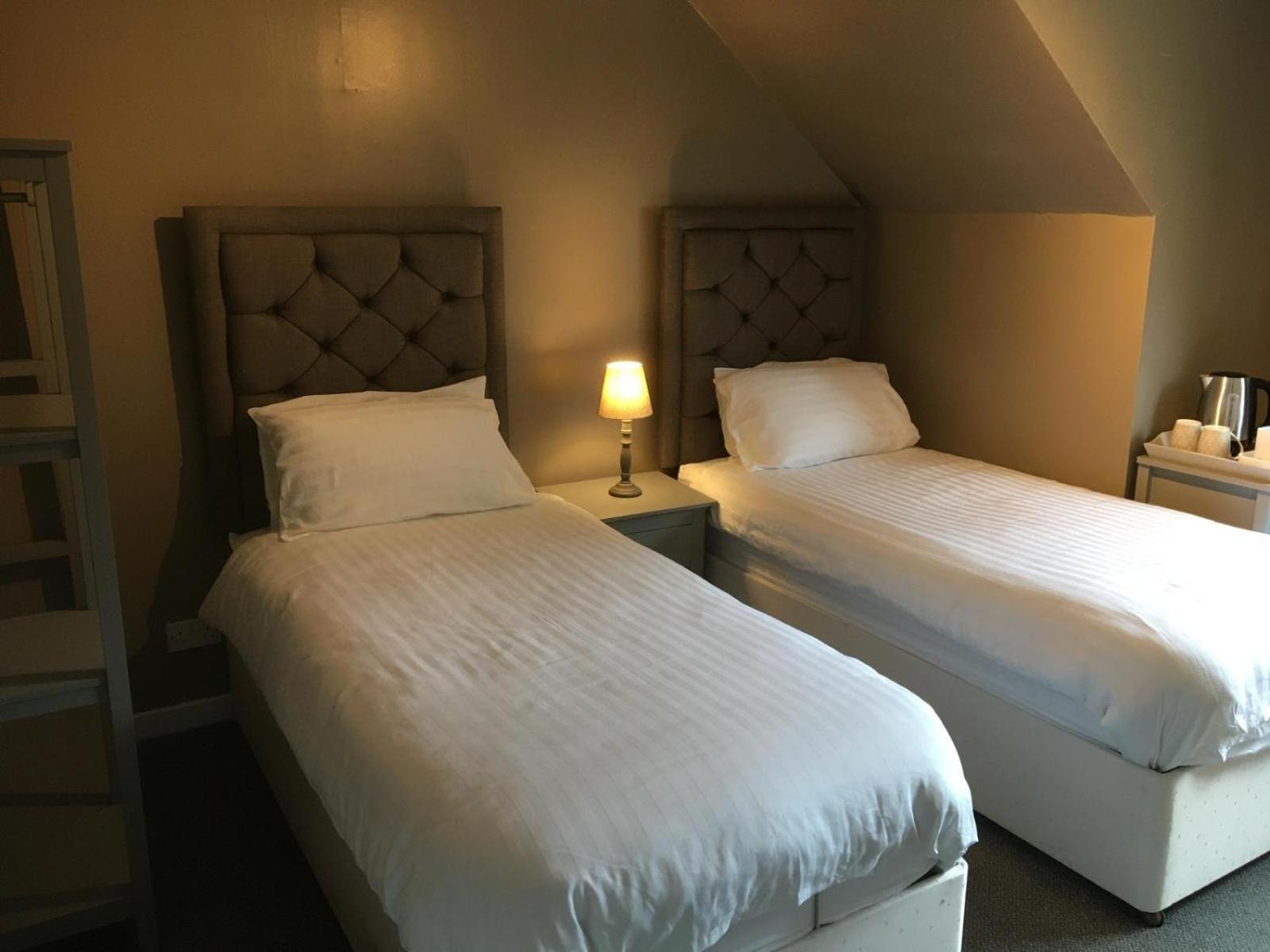 Highland Bridge Hotel Spean Bridge Extérieur photo
