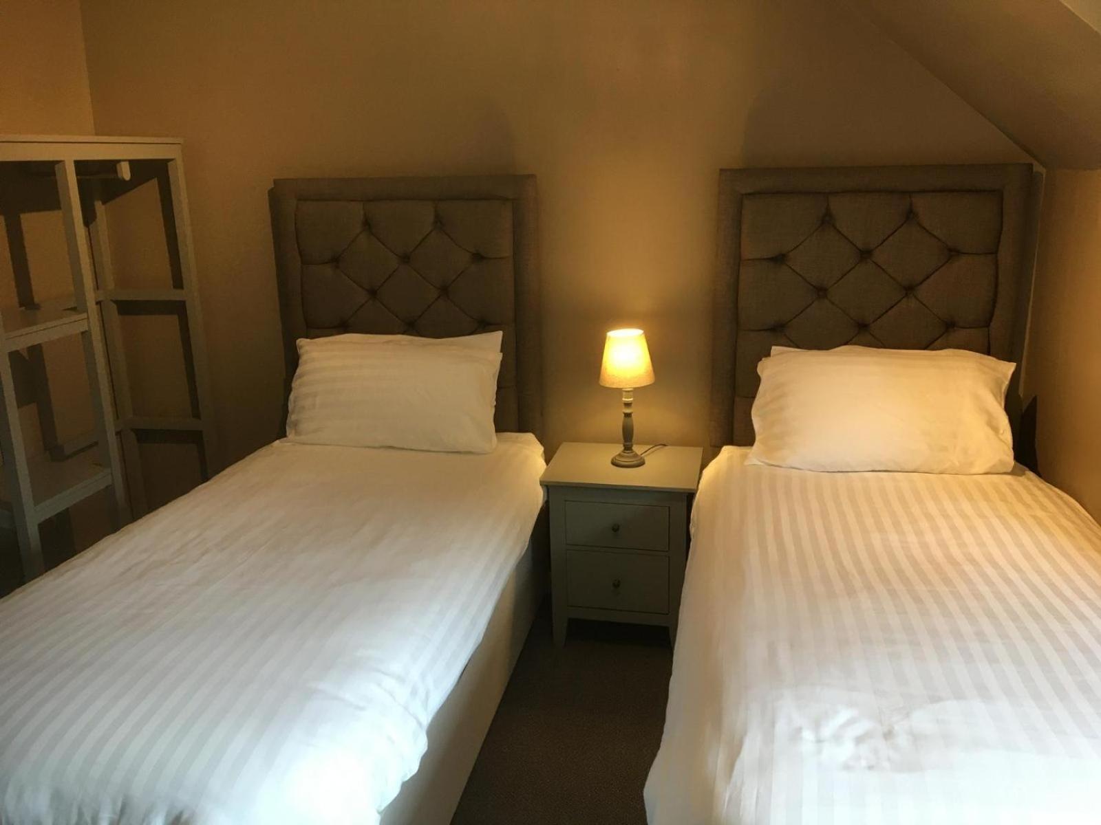 Highland Bridge Hotel Spean Bridge Extérieur photo